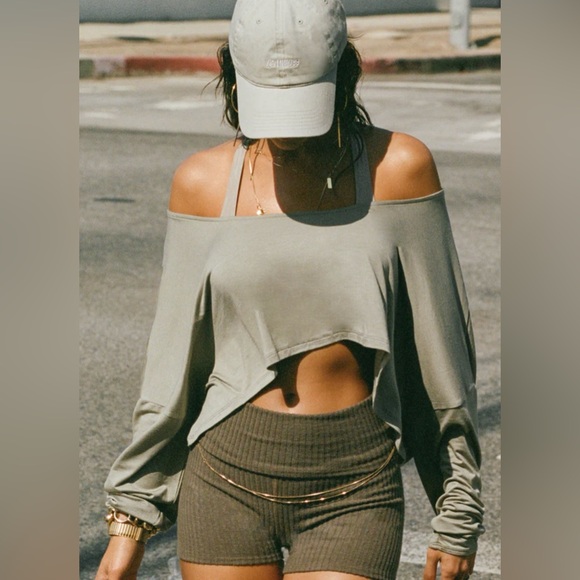 Joah Brown Tops - NWT STYLISH JOAH BROWN RELAXED CROP LONG SLEEVE SAGE M/L